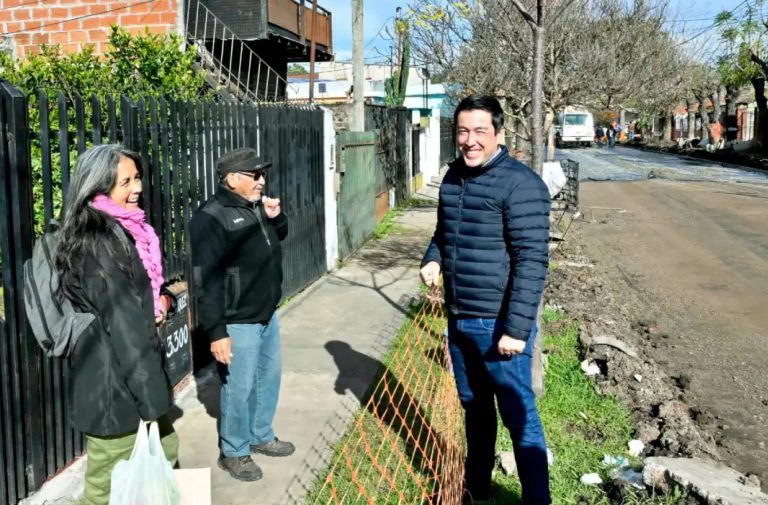 Nardini recorrió la segunda etapa de pavimentación e hidráulica de la calle Juan María Gutiérrez