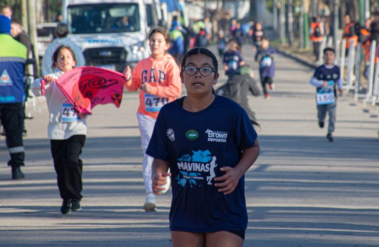 Más de 2.000 vecinos participaron de la carrera “Malvinas, Soberanía y Memoria”