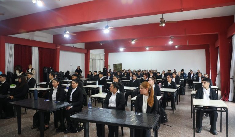 Gray encabezó la jornada de evaluación de aspirantes a la Policía Bonaerense