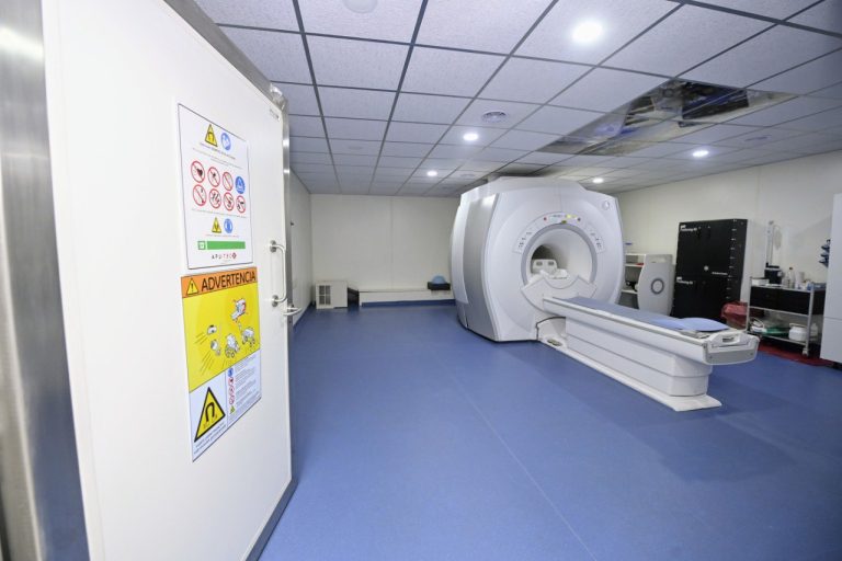 Se inauguró un nuevo resonador magnético en el Hospital Gandulfo