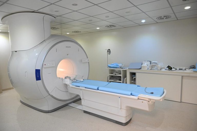Obras en hospitales: el Durand suma una nueva sala de diálisis y un resonador de última generación