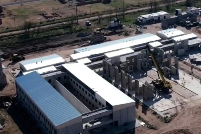 Gastón Granados supervisó las obras de la nueva Alcaldía de Ezeiza