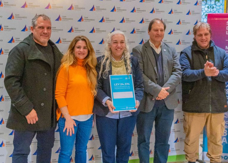 40 familias de San Fernando recibieron las escrituras de sus hogares