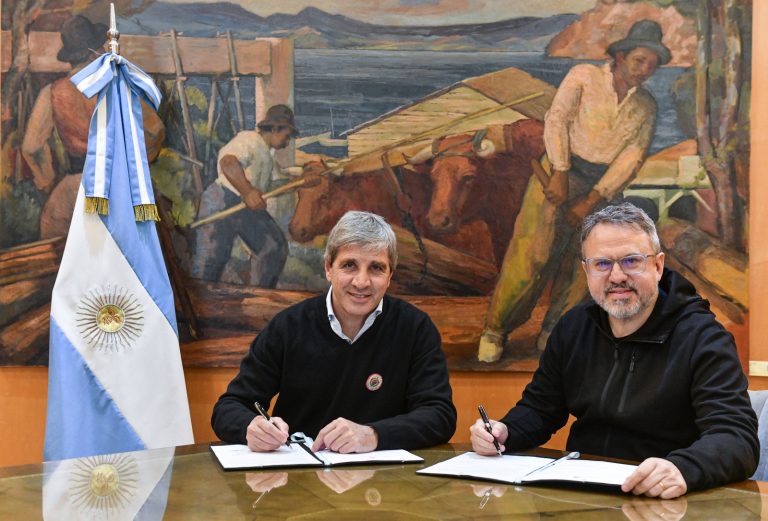 Caputo y Valenzuela anunciaron la primera municipalización del ex Procrear en Tres de Febrero