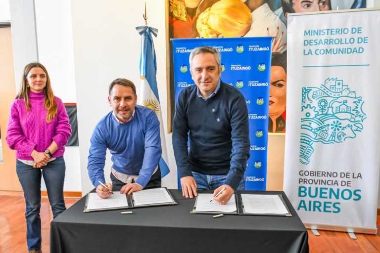 Descalzo y Larroque entregaron herramientas a emprendedores e instituciones