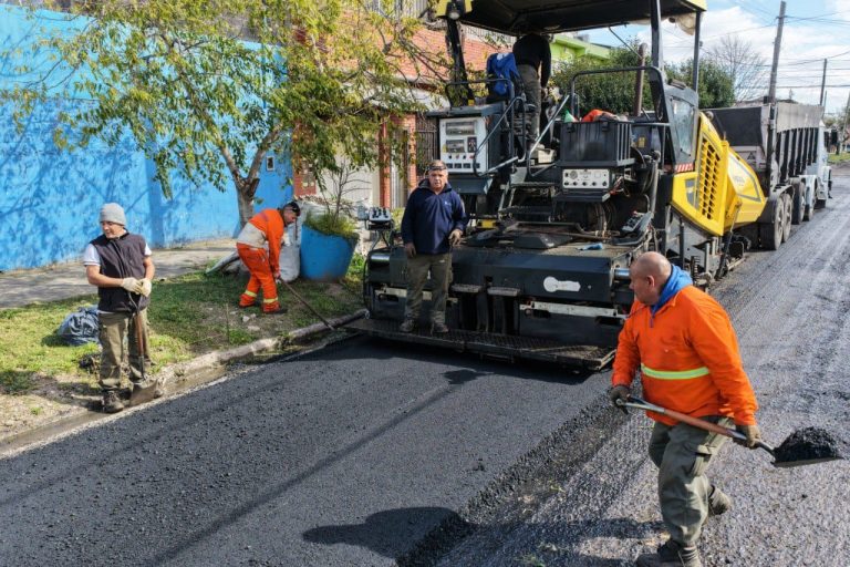 Avanzan las obras de pavimentación en Monte Chingolo