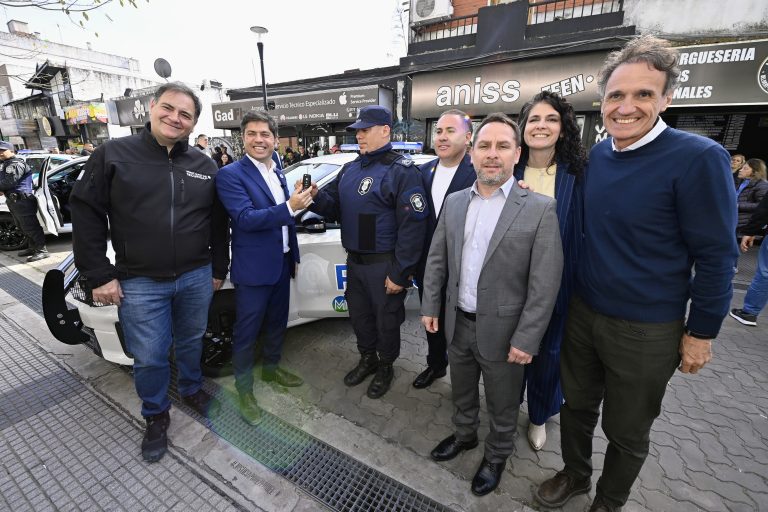 Kicillof y Descalzo entregaron patrulleros para fortalecer la seguridad en Ituzaingó