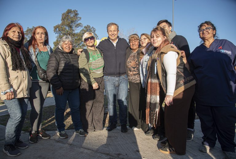 Cascallares inauguró la renovación de una plaza en Glew 