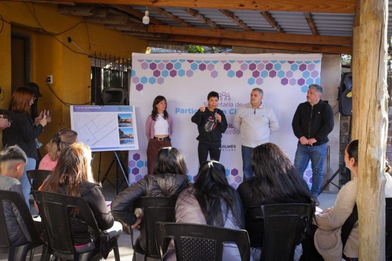 Mayra Mendoza anunció nuevos pavimentos para barrio Villa La Florida