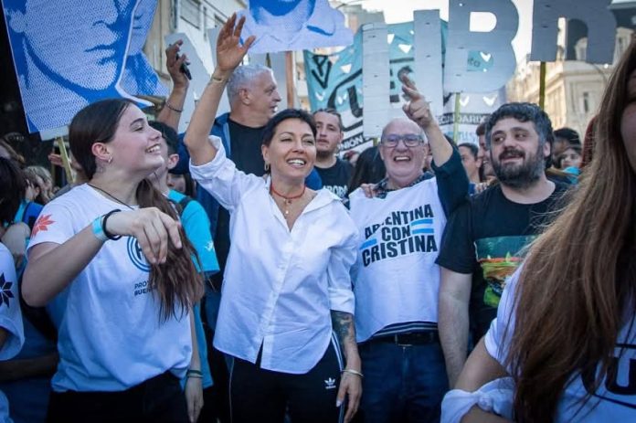 MAYRA ACOMPAÑÓ A ESTUDIANTES SECUNDARIOS Y ORGANIZACIONES EN LA MARCHA POR UN NUEVO ANIVERSARIO DE LA NOCHE DE LOS LÁPICES 1