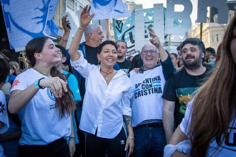 Mendoza acompañó a estudiantes secundarios en un nuevo aniversario de la Noche de los Lápices