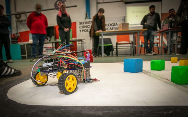 Estudiantes de La Matanza participaron de una competencia de robótica