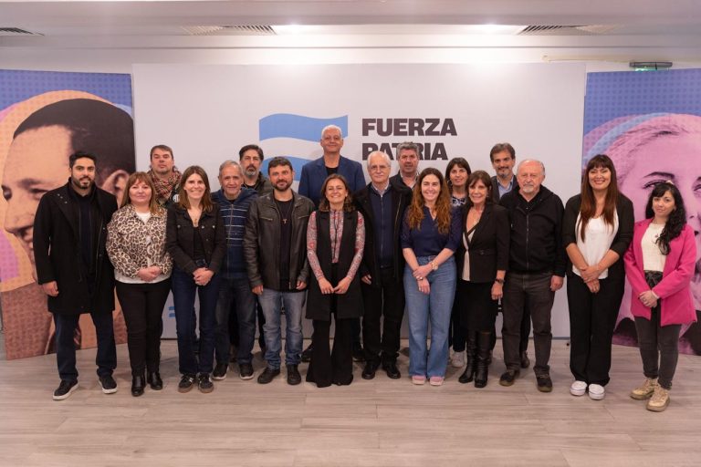Los candidatos bonaerenses de Fuerza Patria visitaron el PJ Nacional