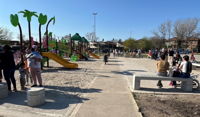Cascallares inauguró la nueva Plaza Libertad de Longchamps