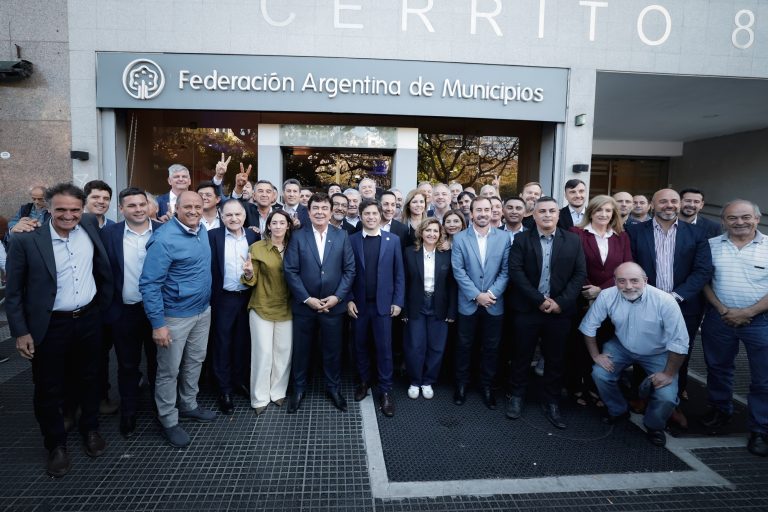Kicillof y Espinoza encabezaron la asamblea de la Federación Argentina de Municipios