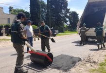 Continúan las tareas de bacheo en Canning