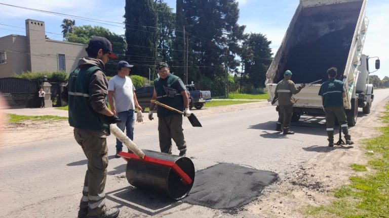 Continúan las tareas de bacheo en Canning