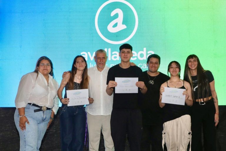 Se realizó la entrega de vouchers de “Tu viaje de egresados solidario”