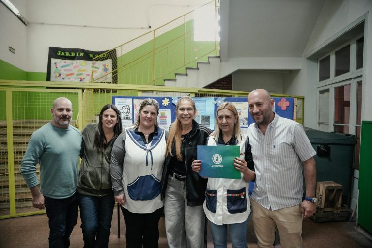 Sierra entregó subsidios en instituciones educativas de Avellaneda