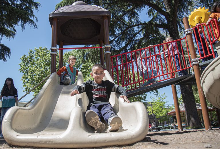 El Municipio renueva la Plaza Belgrano de Burzaco