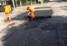 Continúan las obras de bacheo en Monte Grande