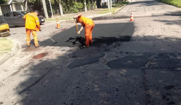 Continúan las obras de bacheo en Monte Grande