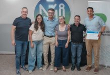 Descalzo entregó más de 300 lentes a niños de escuelas primarias