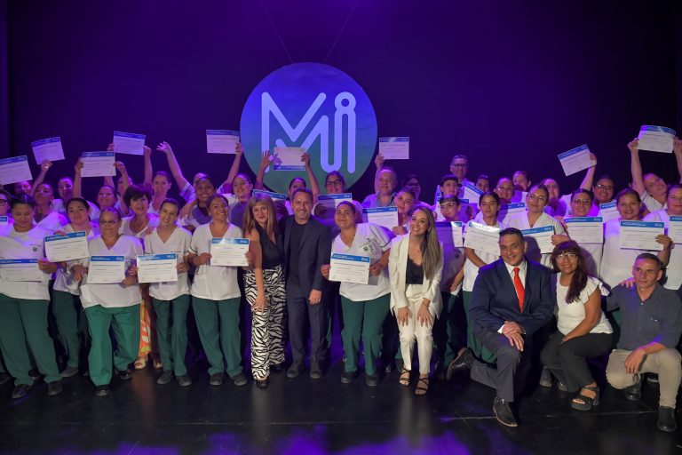 Más de 300 alumnos el CRUI celebraron su acto de colación