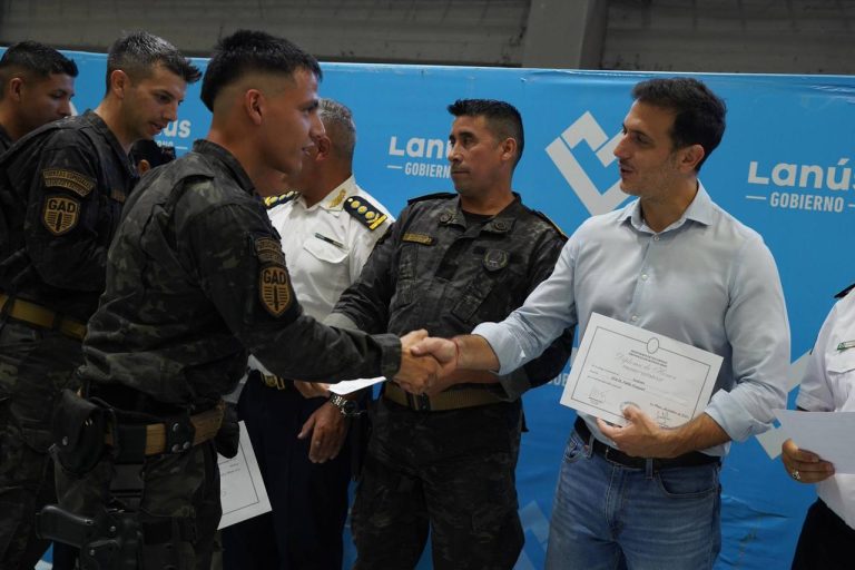 Reconocieron a agentes de Lanús en el Día de la Policía de la Provincia