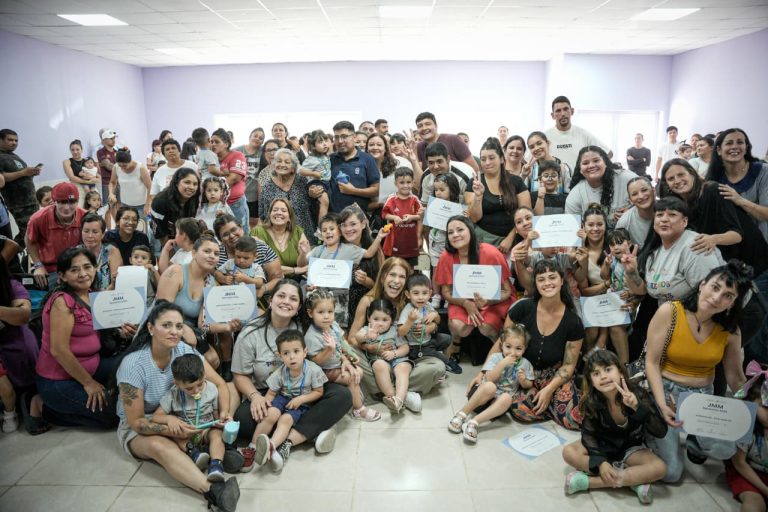 Avellaneda homenajeó a sus egresados de jardines maternales municipales