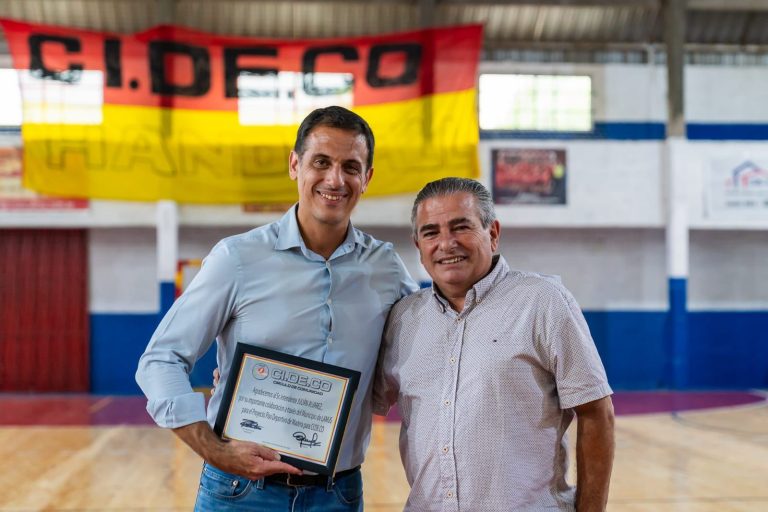 Se inauguró la cancha de parquet de CIDECO