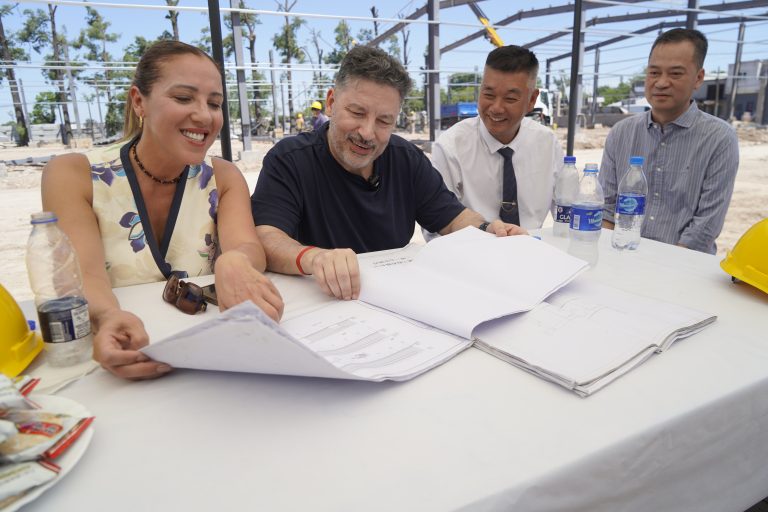 Una empresa china se instala en Merlo tras negociaciones con Menéndez