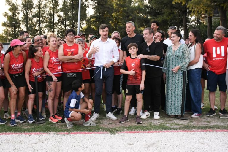 Morón reinauguró la pista de atletismo en el Polideportivo Gorki Grana