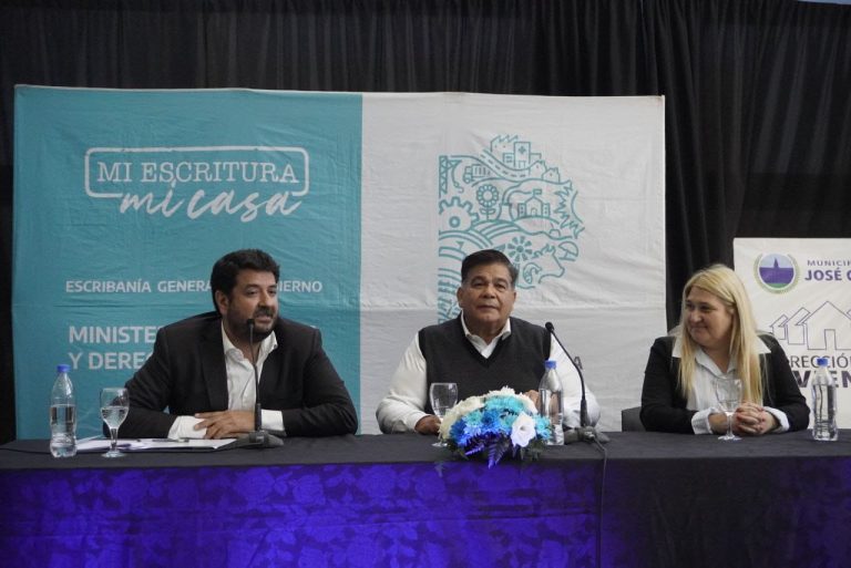 Más de 300 familias de José C. Paz firmaron la escritura de su casa