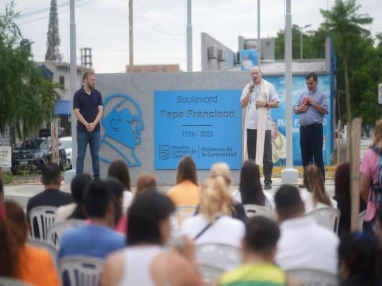 Se inauguró el Boulevard Papa Francisco en Lomas de Zamora