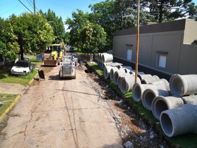 Se realizan obras hídricas en Temperley para mejorar el escurrimiento en la zona