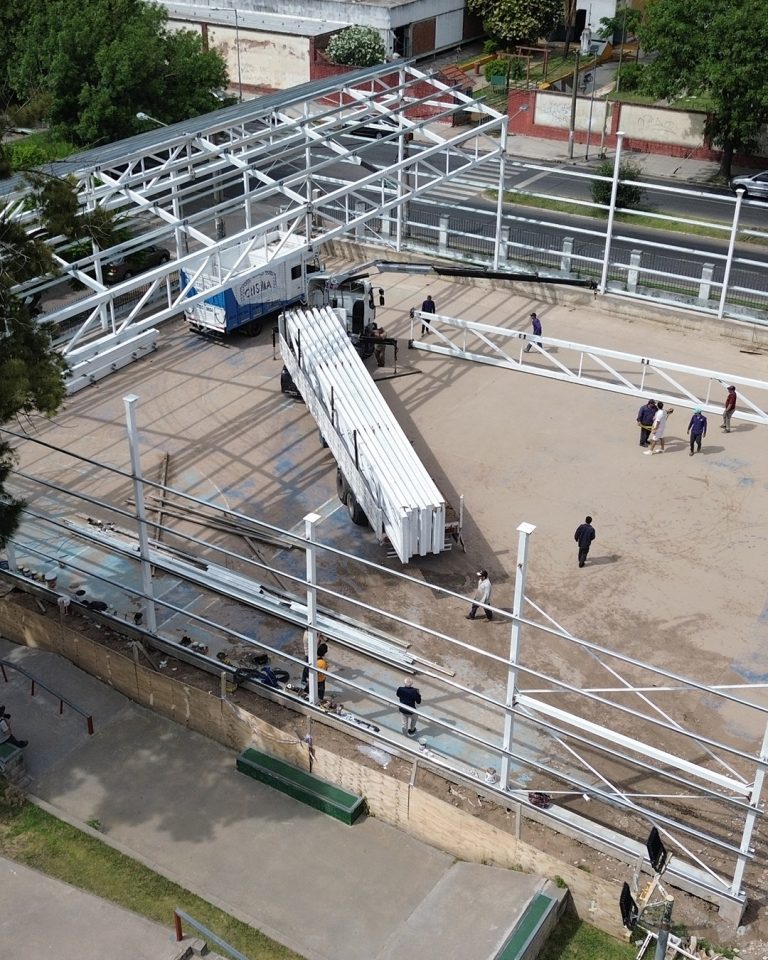 Avanza la renovación integral del playón deportivo del Parque José Hernández en San Martín