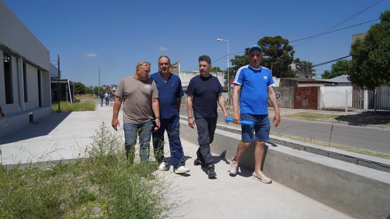 Menéndez supervisó los avances de las obras del Hospital de Mariano Acosta