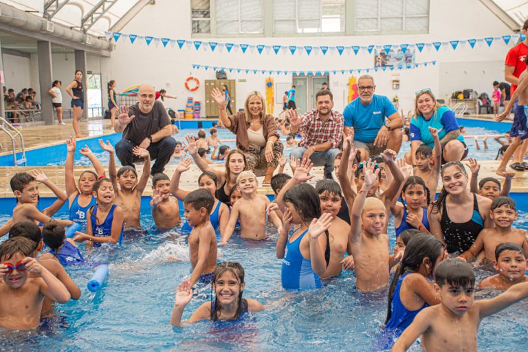 Fabiani y Eichel recorrieron la Colonia Municipal de Verano, con más de 800 chicos