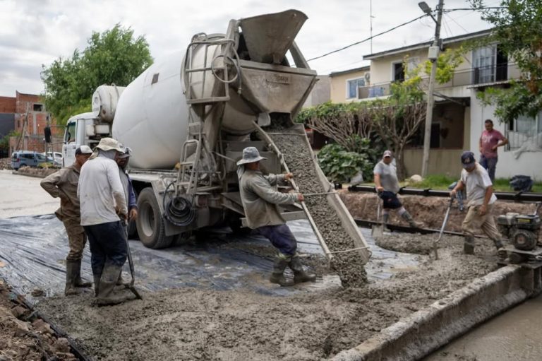 Quilmes utiliza fondos municipales para asfaltar unas 40 cuadras