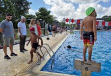 Zamora acompañó las clases abiertas de natación en los polideportivos