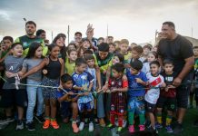 Mendoza y Mieri inauguraron una cancha de césped sintético en Quilmes Oeste