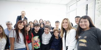 Se inauguraron seis edificios educativos en un día