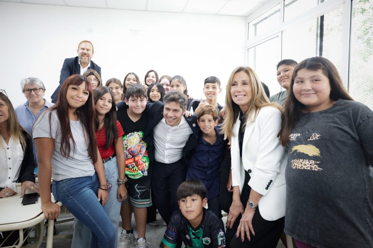 Se inauguraron seis edificios educativos en un día