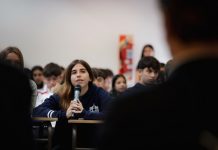 Kicillof dialogó con estudiantes sobre las políticas económicas de la dictadura militar