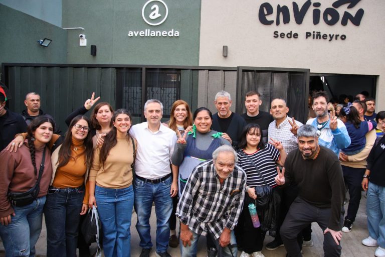 Ferraresi y Larroque inauguraron dos nuevos edificios del Programa Envión