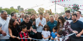 Ghi inauguró la nueva plaza Viejo Urbano en el centro de Morón