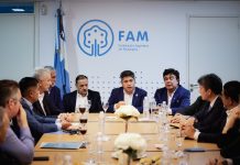 Kicillof recibió a un centenar de intendentes que le reclamaron obras y recursos a Caputo