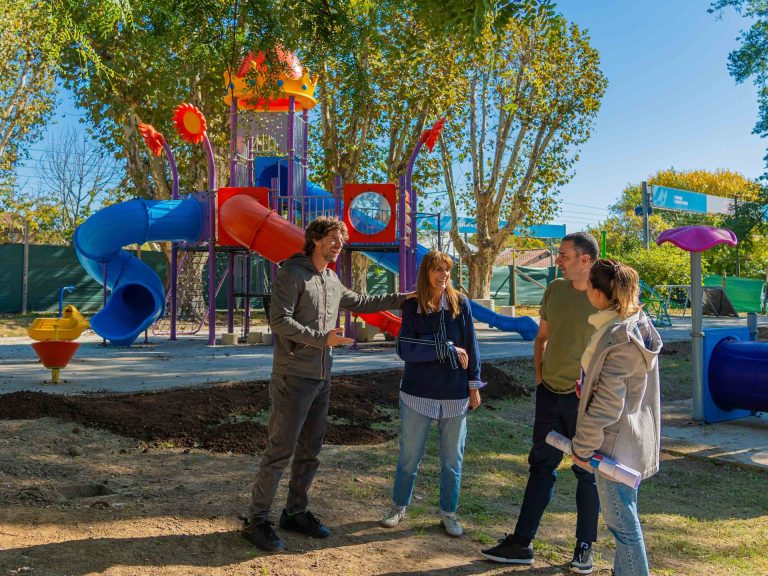 Andreotti recorrió la última etapa de obra de un nuevo parque alrededor del Tren de la Costa