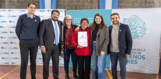 Fernández y Mena entregaron más de mil escrituras a familias de Moreno